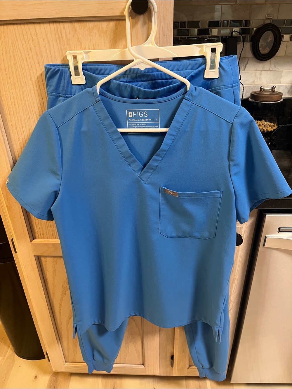 FIGS women’s Blue Scrub Set with V-Neck and Pocket